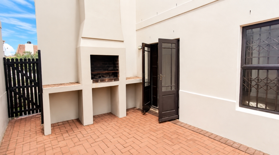 To Let 3 Bedroom Property for Rent in Royal Ascot Western Cape
